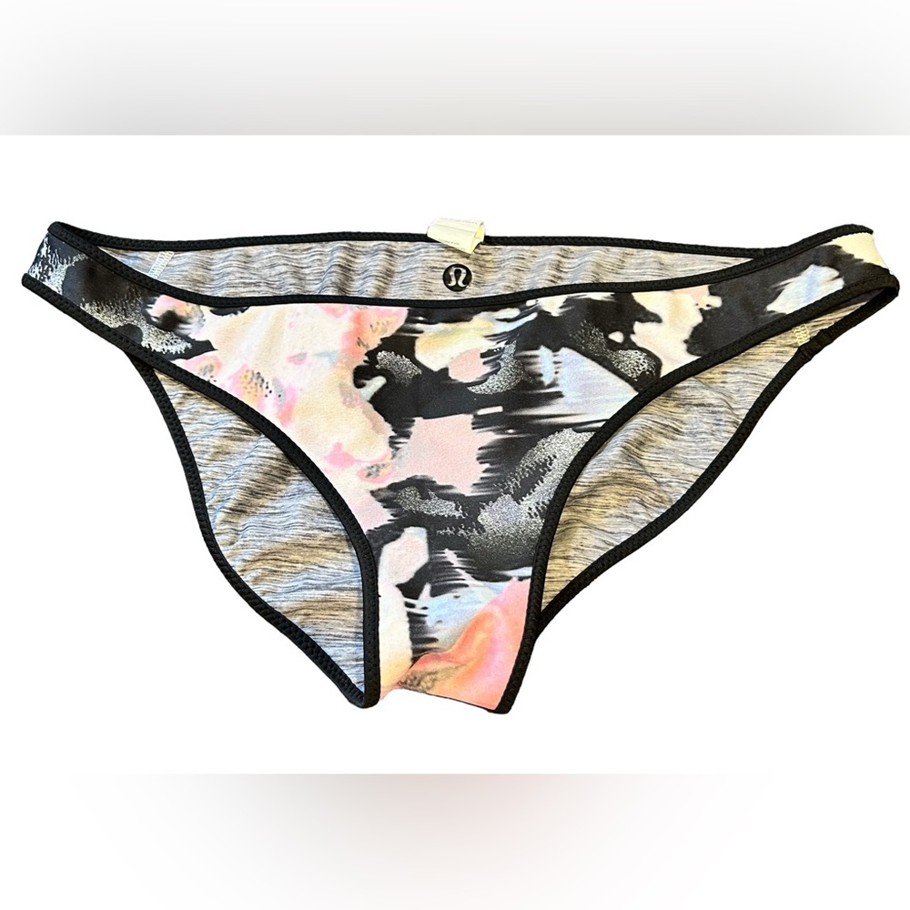 Lululemon Bikini Bottoms Black White Grey Pink Floral Reversible Size 8